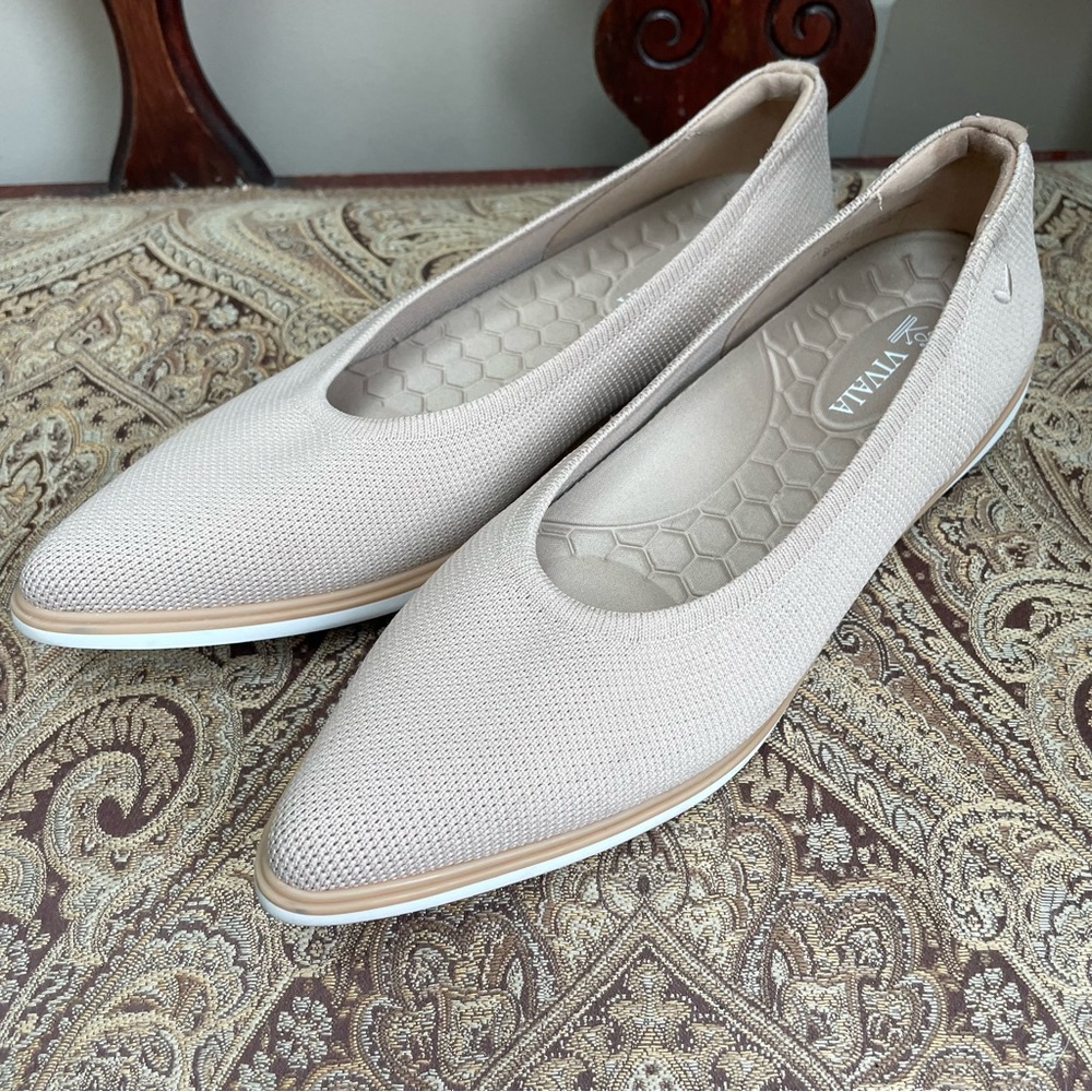 Vivaia Veronica Cream Point Toe All Day Standing Flats Comfortable Size 8 - Picture 5 of 16